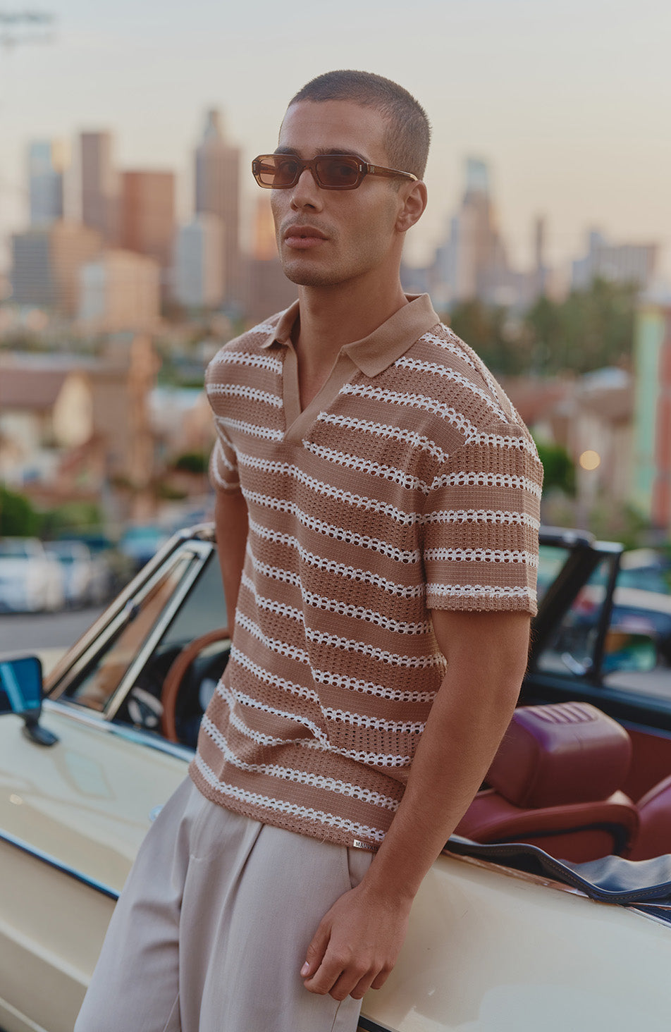 Romano Polo de rayas con corte boxy en tono taupe